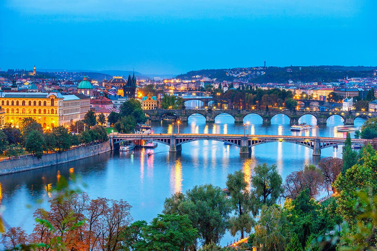 czechia-view-prague-by-night