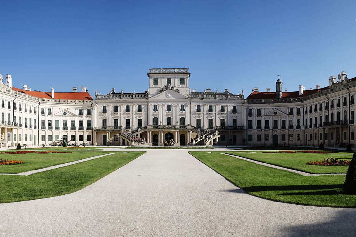 hungary-Esterházy-kastély_(4051._számú_műemlék)_2